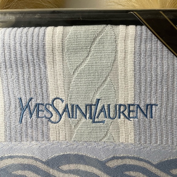 💕Unused YSL throw Blanket in a box💕 - Picture 5 of 5